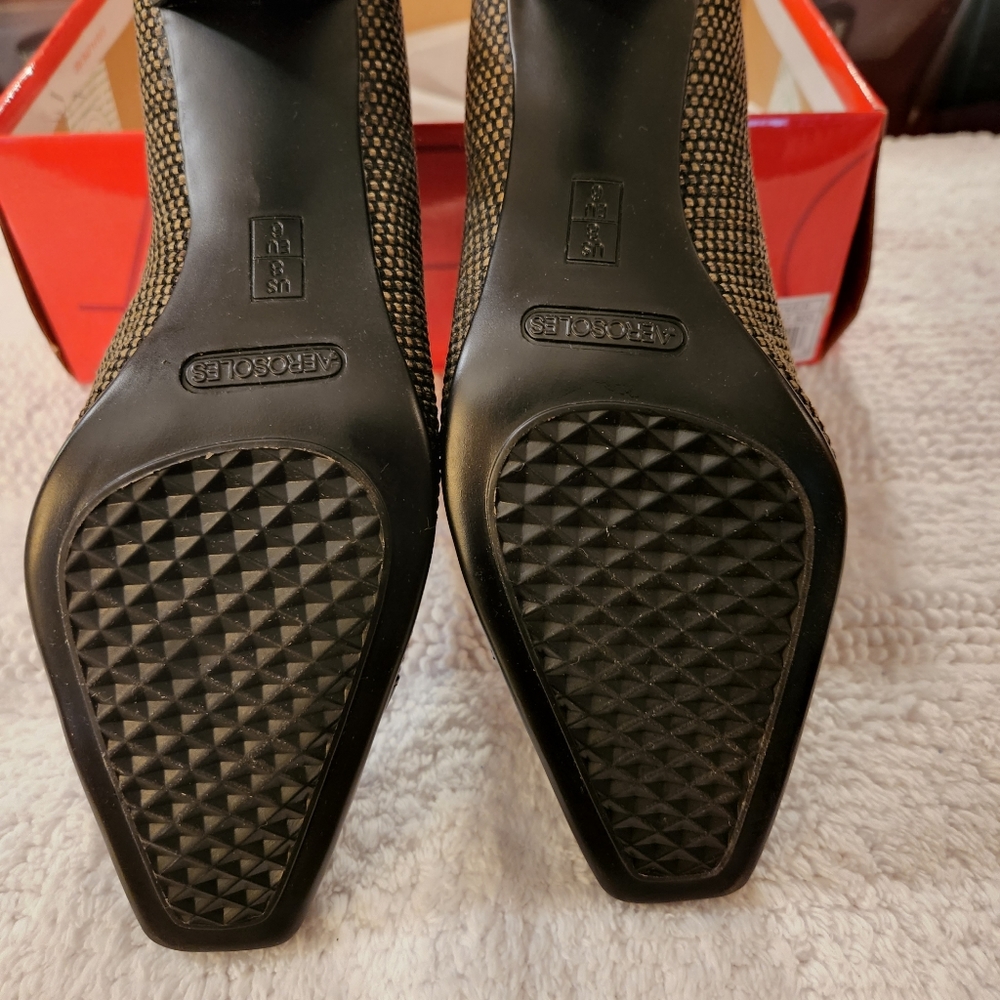 Shoes - Picture 2 of 4